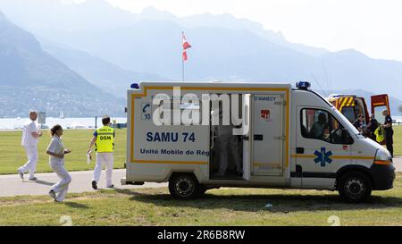 Annecy, Frankreich. 08. Juni 2023. Kredit: PHOTOPQR/LE DAUPHINE/Grégory YETCHMENIZA; Annecy; 08/06/2023; Messerangriff in Annecy: Sieben Verletzte, darunter sechs Kinder, ein Mann hat Oung-Kinder verhaftet.Messerangriff in Annecy: Sieben Verletzte, darunter sechs Kinder, ein Mann verhaftet Kredit: MAXPPP/Alamy Live News Stockfoto