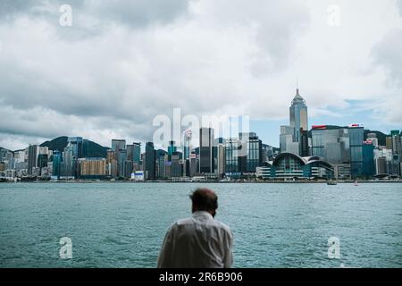 Hongkong, China. 8. Juni 2023. Ein allgemeiner Blick auf die Skyline von Hongkong am Fähranleger Tsim Sha Tsui Star. (Kreditbild: © Keith Tsuji/ZUMA Press Wire) NUR REDAKTIONELLE VERWENDUNG! Nicht für den kommerziellen GEBRAUCH! Stockfoto