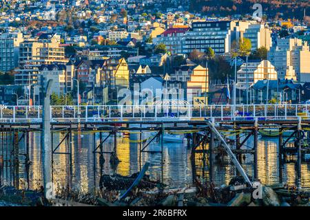 Ushuaia Ufer Stadtbild, aus Sicht des Hafens, argentinien Stockfoto