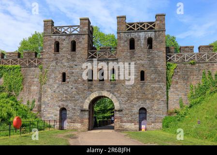 Cardiff Castle North Gate, Cardiff, South Wales, Großbritannien Stockfoto