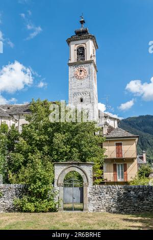 Valle Vigezzo, Italien - 08/22/2020: Wunderschön bemaltetes Haus in Santa Maria Maggiore. Stockfoto