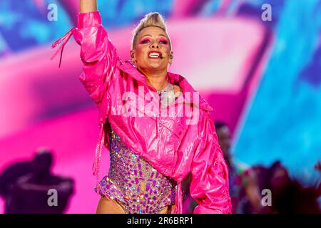 7. Juni 2023, Vereinigtes Königreich: 7. Juni 2023, Bolton, Vereinigtes Königreich: Amerikanische Sängerin PINK tritt am Eröffnungsabend ihrer Sommerkarneval-Tour im University of Bolton Stadium auf. Der so What-Kartenspieler, der 2019 zuletzt durch Großbritannien gereist ist, wird auch noch vor den europäischen und US-amerikanischen Terminen nach Sunderland, Birmingham und London reisen. (Kreditbild: © Andy von Pip/ZUMA Press Wire) NUR REDAKTIONELLE VERWENDUNG! Nicht für den kommerziellen GEBRAUCH! Stockfoto