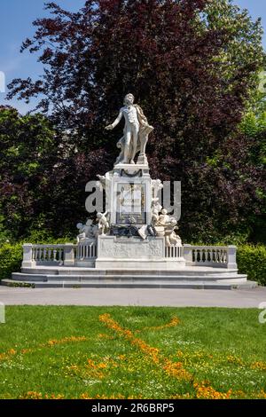 Das Mozart-Denkmal im Burggarten, Wien, Österreich Stockfoto