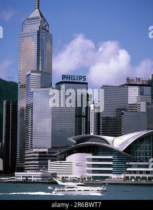 China. Hongkong. City Convention & Exhibition Centre mit Wolkenkratzern. Stockfoto