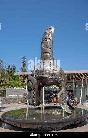 Vancouver, British Columbia - 26. Mai 2023: Kunst in Haida vor dem beliebten Vancouver Aquarium. Stockfoto