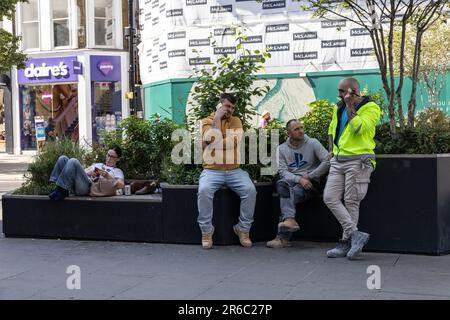 West End of London an einem heißen Sommertag während einer Mini-Hitzewelle im Juni 2023, London, England, Großbritannien Stockfoto