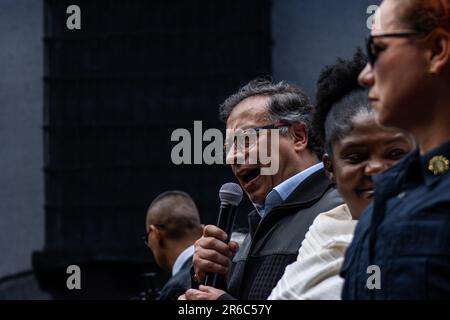 Bogotá, Kolumbien, 07/06/2023, Präsident Gustavo Petro, mit Francia Marquez an seiner Seite, hält während der Demonstration eine Rede. März zur Unterstützung des kolumbianischen Präsidenten Gustavo Petro Reformen in den Bereichen Gesundheit, Beschäftigung und Ruhestand. Kredit: SOPA Images Limited/Alamy Live News Stockfoto