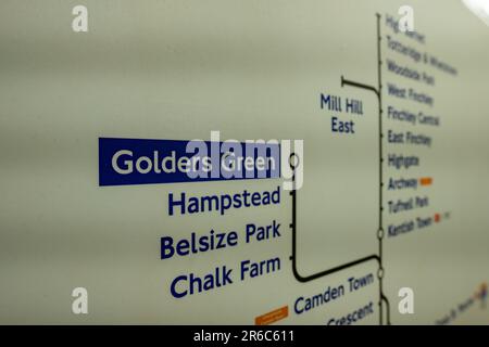 LONDON - 21. MÄRZ 2023: U-Bahnstation Golders Green, eine Station der Northern Line im Norden Londons Stockfoto