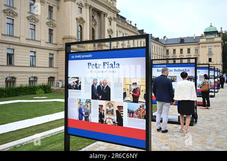 Prag, Tschechische Republik. 08. Juni 2023. Die Eröffnung der Fotoausstellung 13 tschechische Premierminister anlässlich des 30. Jahrestags der Tschechischen Republik im Regierungsbüro in Prag, Tschechische Republik, 8. Juni 2023. Kredit: Michal Kamaryt/CTK Photo/Alamy Live News Stockfoto