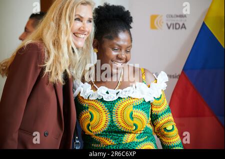 Cali, Kolumbien. 08. Juni 2023. Marian Schuegraf (l), deutsche Botschafterin in Kolumbien, trifft Francia Elena Marquez Mina, Vizepräsidentin und Ministerin für Gleichstellungsfragen und Frauenangelegenheiten, zu gemeinsamen Gesprächen mit Außenminister Baerbock im Marritott Hotel in Cali. In Kolumbien liegt der Schwerpunkt auf dem Friedensprozess im Land, aber auch auf den Themen Klima und Frauenrechte. Kreditlinie: Annette Riedl/dpa/Alamy Live News Stockfoto