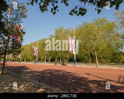 Union Flags in der Mall in London, Großbritannien Stockfoto