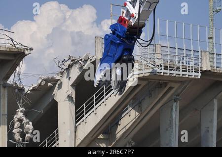 Bergamo, Italien. 08. Juni 2023. Das Gewiss-Stadion in Bergamo zerstört ein Stück Bergamos Geschichte mit dem Abriss der Curva Sud. Es wird auch mit neuen Tiefgaragen auf dem Platz vor dem Hotel renoviert. Kredit: Unabhängige Fotoagentur/Alamy Live News Stockfoto