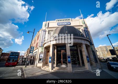 LONDON, MÄRZ 2023: O2 Academy Brixton, ein führender Musikort in London nahe dem Zentrum von Brixton, Südwest-London Stockfoto