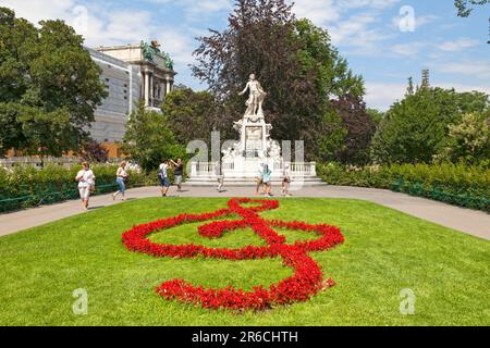 Wien, Österreich - Juni 17 2018: Das Mozart-Denkmal ist ein Denkmal im Burggarten. Sie ist für WOL-Komponenten vorgesehen Stockfoto