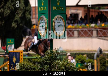 Rom, Italien. 27. Mai 2023. Das Rolex-Uhrensymbol des CSIO ROME 2023, CSIO5* aus dem Jahr 90. auf der Piazza di Siena in Rom, Italien. (Kreditbild: © Gennaro Leonardi/Pacific Press via ZUMA Press Wire) NUR REDAKTIONELLE VERWENDUNG! Nicht für den kommerziellen GEBRAUCH! Stockfoto