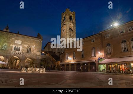 Der alte Platz im Zentrum der Oberstadt Von Bergamo Stockfoto