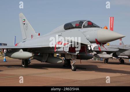 CSX55274, ein Eurofighter-TF2000A-Taifun für die Kuwait Air Force (KAF), wird auf der Royal International Air Tattoo 2022 (RIAT 2022) statisch auf der RAF Fairford in Gloucestershire, England, ausgestellt. Stockfoto