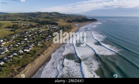 Blick aus der Vogelperspektive auf Riversdale Beach, Wairarapa, Neuseeland Stockfoto