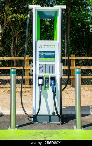 London, Großbritannien, 3. Juni 2023 Ladestationen für elektrische Autobahnen von Gridserve. EV-Ladestationen bei Pease Pottage Services Stockfoto