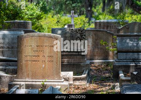 Grabsteine auf dem historischen Bonaventure Cemetery in Savannah, Georgia. (USA) Stockfoto
