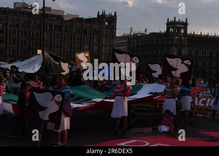 Mexiko-Stadt, Mexiko. 08. Juni 2023. 8. Juni 2023, Mexiko-Stadt, Mexiko: Mitglieder der Zapatistas-Gemeinschaften, Organisationen, Aktivisten und Anhänger der Zapatista National Liberation Army (EZLN) nehmen an der globalen Aktion gegen paramilitärische Angriffe in Chiapas Teil und fordern ein Ende der Angriffe auf die Zapatistas-Gemeinschaften. Am 8. Juni 2023 in Mexiko-Stadt, Mexiko. (Foto: Marco Rodríguez/Eyepix Group) Kredit: Eyepix Group/Alamy Live News Stockfoto