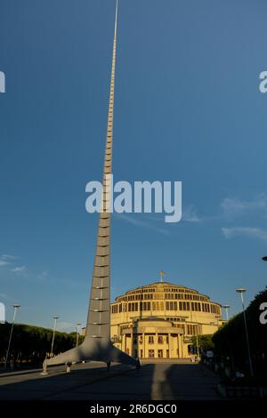 Breslau Polen 2023. Mai Multimedia Fountain in Centennial Hall. UNESCO-Weltkulturerbe für seine einzigartige Architektur, das Wahrzeichen der Centennial Hall von außen. Stockfoto