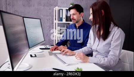Agile Pair-Programmierung Und Extreme Coding. Unternehmenssoftware Stockfoto