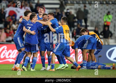 La Plata, Argentinien. 8. Juni 2023. Die Spieler Italiens feiern den Sieg im Halbfinale der FIFA-Weltmeisterschaft U20 zwischen Südkorea und Italien in La Plata, Argentinien, am 8. Juni 2023. Kredit: Martin Zabala/Xinhua/Alamy Live News Stockfoto