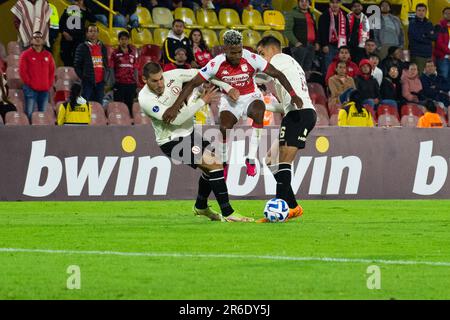 Bogota, Kolumbien. 08. Juni 2023. Santa Fes Fabian Viafara während des Peru's Universitario (0) V. Kolumbiens Santa Fe (2) Gruppenspiel der CONMEBOL Libertadores in Bogota, Kolumbien 9. Juni 2023. Foto: Sebastian Barros/Long Visual Press Credit: Long Visual Press/Alamy Live News Stockfoto