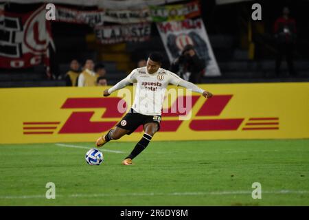 Bogota, Kolumbien. 08. Juni 2023. Hugo Ancajima von Universitario während des Peru's Universitario (0) V. Kolumbiens Santa Fe (2) Gruppenspiel der CONMEBOL Libertadores in Bogota, Kolumbien 9. Juni 2023. Foto: Cristian Bayona/Long Visual Press Credit: Long Visual Press/Alamy Live News Stockfoto