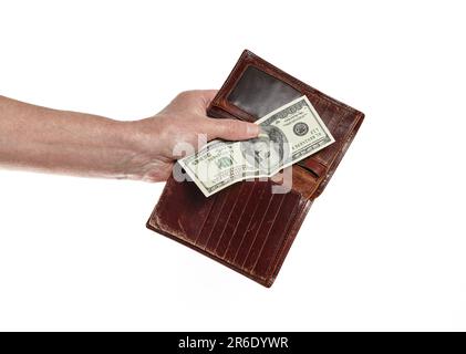 Herrenhand mit Ledertasche und Dollarschein isoliert auf weißem Hintergrund. Braune Brieftasche mit Geld in männlichen Händen Stockfoto