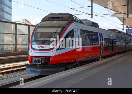 Wien, Österreich - Juni 17 2018: CityJet-Zug, betrieben von OBB am Bahnhof Wien Hbf. Stockfoto
