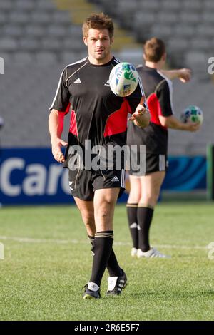 Captain Richie McCaw auf dem Spielfeld, während Neuseelands Rugby-WM-Team vor dem Eröffnungsspiel gegen Tonga, Eden Park, Auckland, Neuseeland, Donnerstag, 08. September 2011. Stockfoto