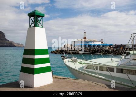 Pier mit Leuchtturm, Puerto de Mogan, Gran Canaria, Kanarische Inseln, Spanien, Restaurant 'El Faro Stockfoto