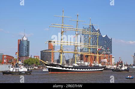 Kruzenshtern an der Ausstiegsparade vom 827. Hamburger Hafen Geburtstag 2016, Eindrücke vom 827. Geburtstag des Hamburger Hafens 2016, zuletzt Stockfoto