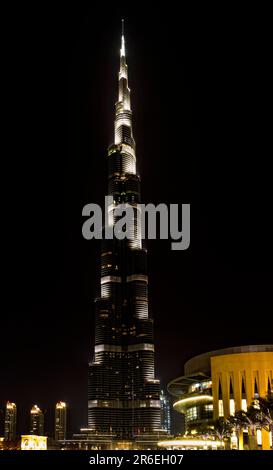 Das Burj Khalifa ist ein Wolkenkratzer in Dubai. Das Gebäude wurde am 4. Januar 2010 eingeweiht und ist seitdem das höchste Gebäude der Welt Stockfoto