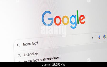 New York, USA - 31.05.2023: Suchen Sie in der Google-Suchleiste nach. Editorial. Stockfoto