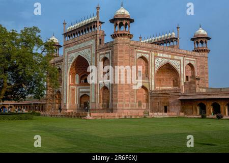 03 09 2007 Fatehpur Sikri Buland Darwaza ist eine klassische rote Sandsteinarchitektur des mittelalterlichen Indiens Uttar Pradesh India. Asien. Stockfoto