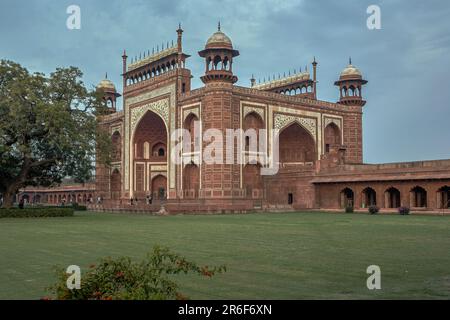 03 09 2007 Fatehpur Sikri Buland Darwaza ist eine klassische rote Sandsteinarchitektur des mittelalterlichen Indiens Uttar Pradesh India. Asien. Stockfoto