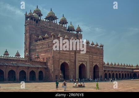 03 09 2007 Fatehpur Sikri Buland Darwaza ist eine klassische rote Sandsteinarchitektur des mittelalterlichen Indiens Uttar Pradesh India. Asien. Stockfoto