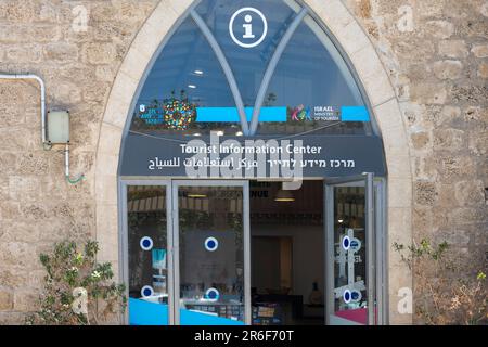 Touristeninformationszentrum, betrieben von der Stadt Tel Aviv und dem israelischen Tourismusministerium. Fotografiert am Uhrenturm, Jaffa, Tel Aviv Stockfoto