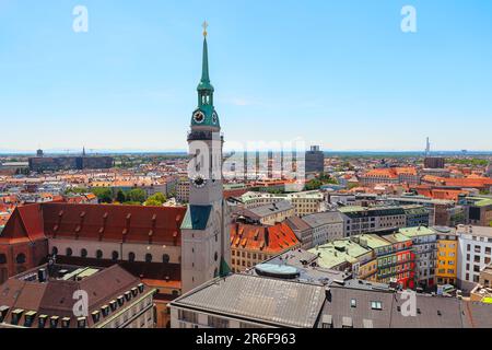 Die Peterskirche in München. Stadtpanorama in München Deutschland Stockfoto