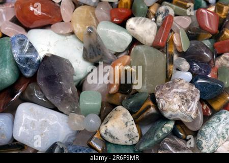 Eine Auswahl an polierten Edelsteinen Stockfoto