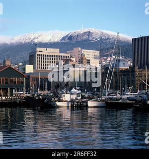 Australien. Tasmanien. Hobart. Stadtpanorama. Blick auf den Yachthafen. Stockfoto