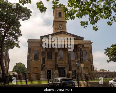 Sheerness, Kent, Großbritannien. 9. Juni 2023. Python Michael Palins Sohn will hat 2001 eine Kirche aus ihren durch Feuer beschädigten Ruinen gerettet, in einer erstaunlichen Wende. Die Restaurierung der Sheerness Dockyard Church in Kent im Wert von £9,5 Millionen Dollar hat dazu geführt, dass die ausgebrannte Hülle zu einem Geschäftszentrum für junge Menschen wurde, das im Juli eröffnet werden soll. Die historische Marinekirche (Teil der ehemaligen königlichen Werft) befindet sich am Eingang zu den Sheerness Docks und wurde heute Nachmittag abgebildet. Kredit: James Bell/Alamy Live News Stockfoto