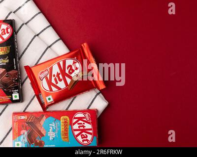 Assam, indien - Augest 15, 2020 : Kitkat Schokoladenriegel isoliertes Stockbild. Stockfoto