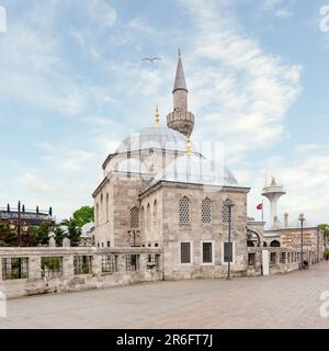 Semsi-Pascha-Moschee, eine osmanische Moschee im Stadtteil Uskudar, Istanbul, Türkei, auf der asiatischen Seite der Bosporus-Straße, entworfen vom osmanischen kaiserlichen Architekten Mimar Sinan Stockfoto