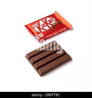 Assam, indien - Augest 15, 2020 : Kitkat Schokoladenriegel isoliertes Stockbild. Stockfoto