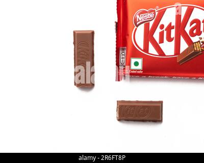 Assam, indien - Augest 15, 2020 : Kitkat Schokoladenriegel isoliertes Stockbild. Stockfoto