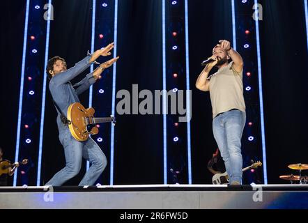 Dan + Shay treten am 1. Tag des CMA Fests im Nissan Stadium am Donnerstag, den 8. Juni 2023, in Nashville, Tennessee auf. Foto: Amiee Stubbs/ImageSPACE/Sipa USA Stockfoto